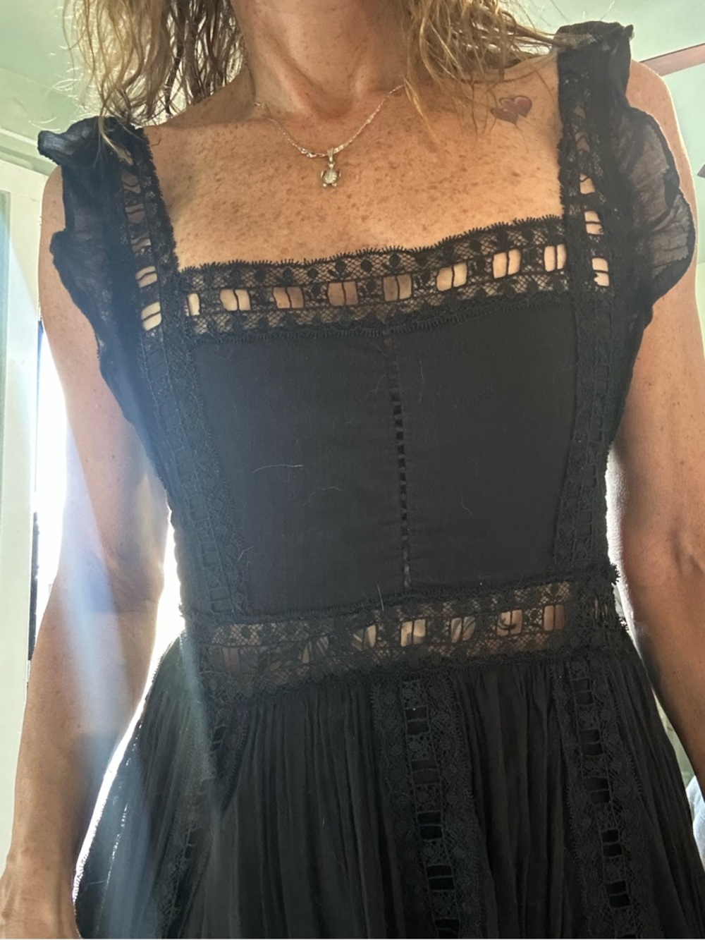 Elegant Black Lace Trim Midi Dress - Women - Picture 3 of 7